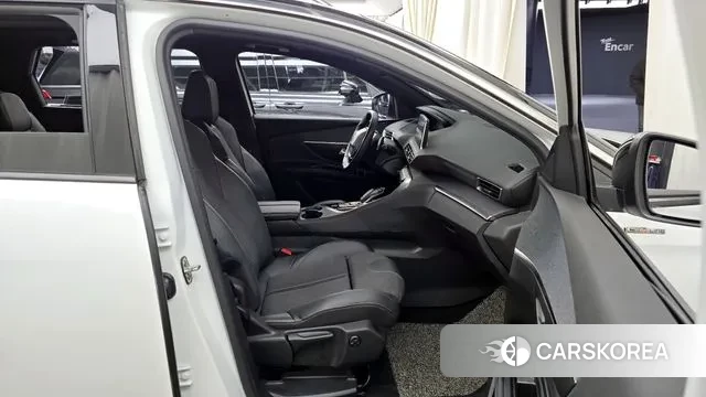 Peugeot 5008 second generation 2020 Белый из Кореи, фото 2