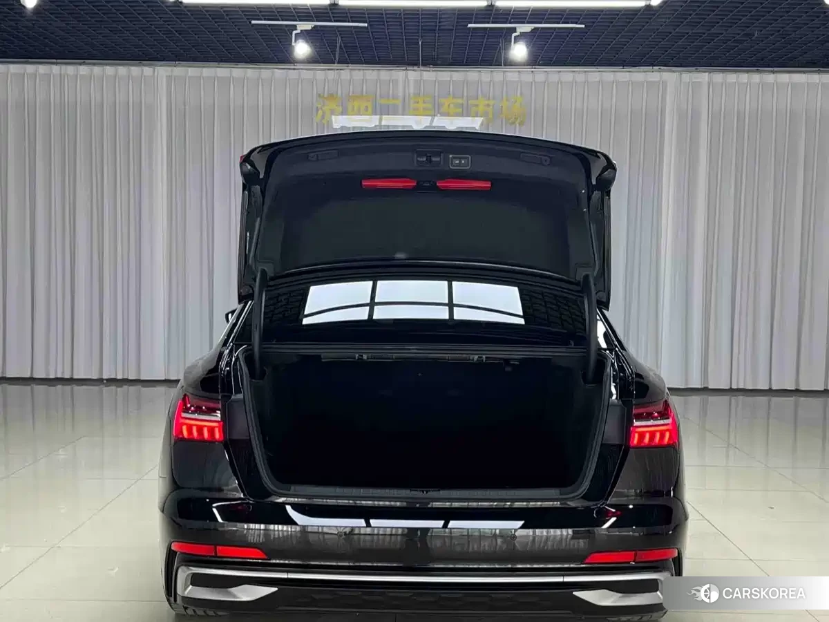 Audi A6L 2023 Черный из Китая, фото 2