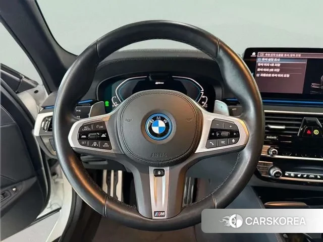 BMW 5 Series (G30) 2023 Белый из Кореи, фото 2