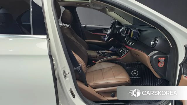 Mercedes-Benz E-Class W213 2019 Белый из Кореи, фото 2