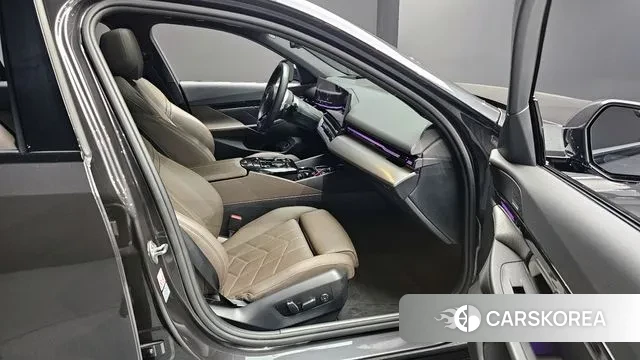 BMW 5 Series (G60) 2024 Серый из Кореи, фото 2