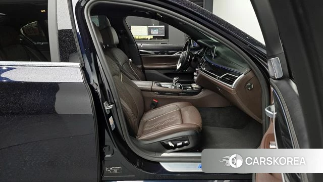 BMW 7 Series (G11) 2019 Черный из Кореи, фото 2