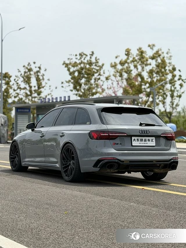 Audi RS 4 2023 Серебристо-серый из Китая, фото 2