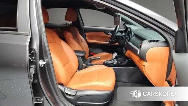 Kia The New K3 2nd generation 2023 Серый из Кореи, фото 2