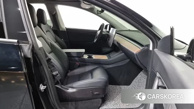 Tesla Model Y 2022 Черный из Кореи, фото 2