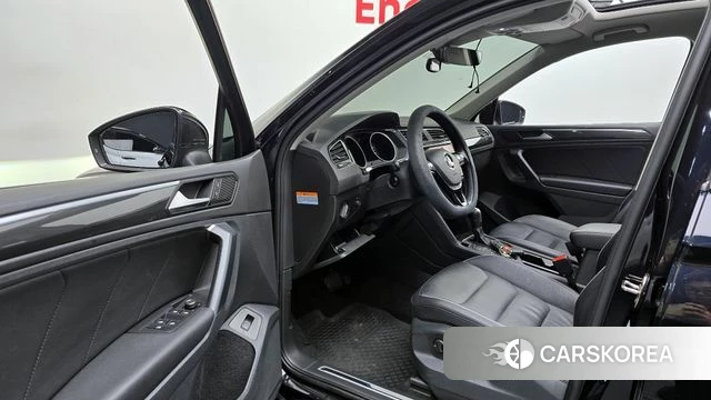 Volkswagen Tiguan second Generation 2019 Черный из Кореи, фото 2