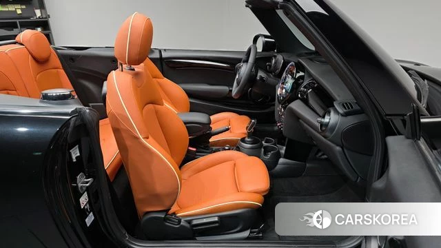 Mini Cooper Convertible 2024 Черный из Кореи, фото 2