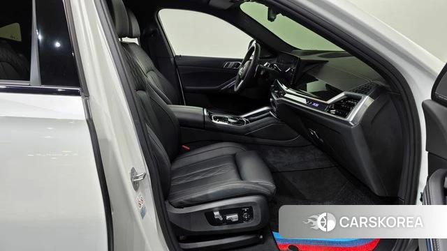 BMW X6 (G06) 2023 Белый из Кореи, фото 2