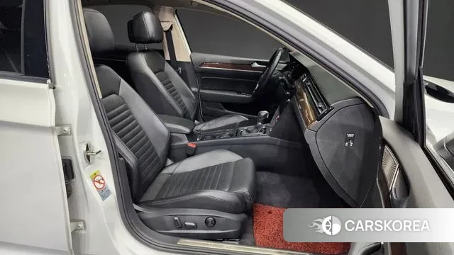 Volkswagen Passat GT (B8) 2018 Белый из Кореи, фото 2