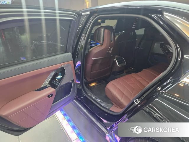 BMW 7 Series (G70) 2024 Черный из Кореи, фото 2