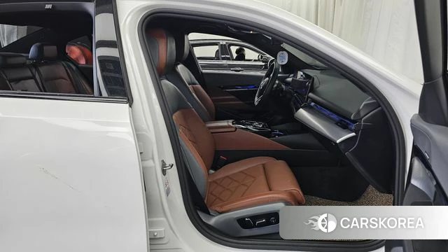 BMW 5 Series (G60) 2024 Белый из Кореи, фото 2
