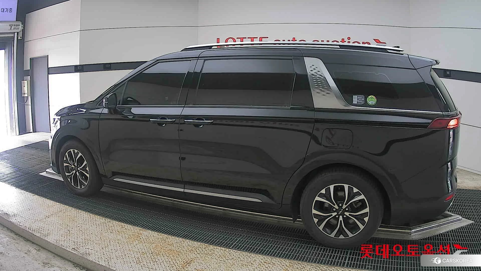 Kia Carnival 2023 Aurora Black Pearl из Кореи, фото 2