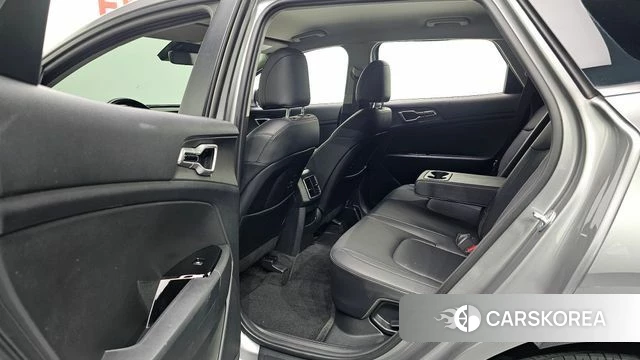 Kia Sportage 5th Generation Hybrid 2023 Серебристо-серый из Кореи, фото 2
