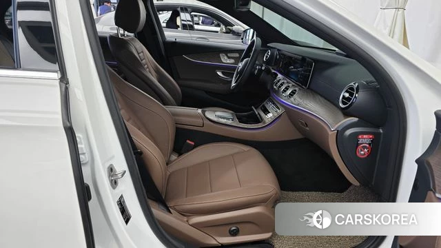 Mercedes-Benz E-Class W213 2022 Белый из Кореи, фото 2