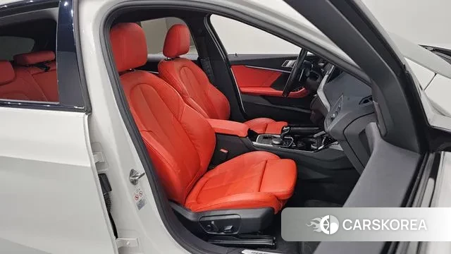 BMW 1 Series (F40) 2022 Белый из Кореи, фото 2