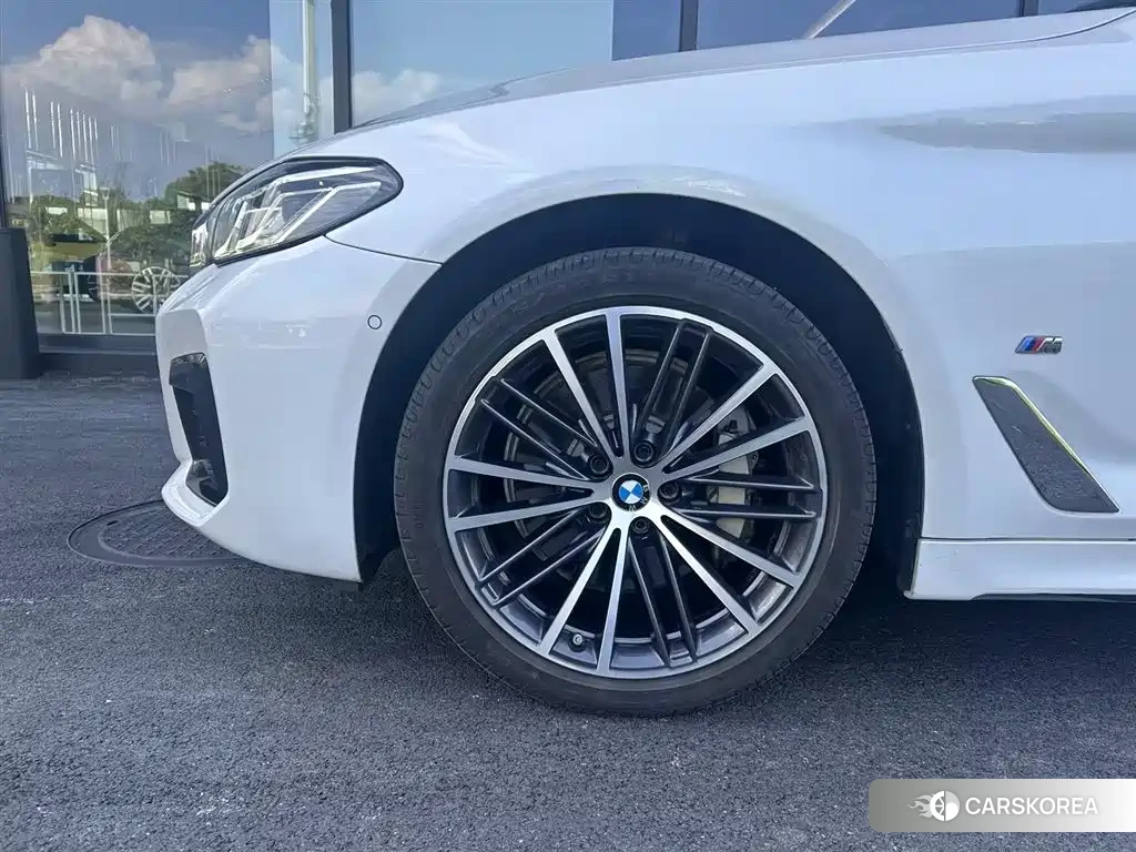 BMW 5 series 2023 Белый из Китая, фото 2