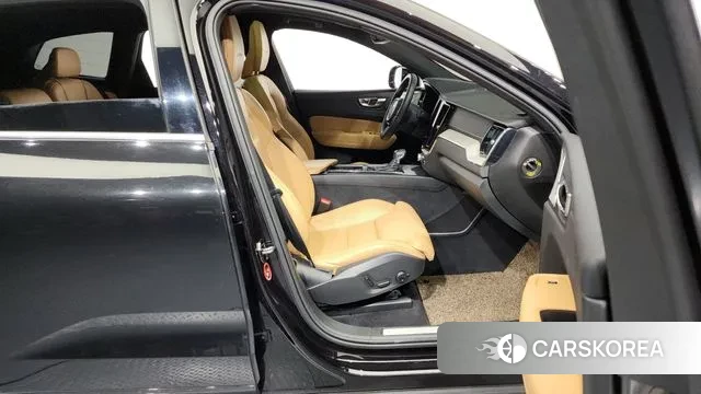 Volvo XC60 second Generation 2020 Черный из Кореи, фото 2