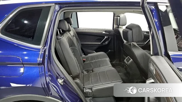 Volkswagen Tiguan Allspace 2023 Синий из Кореи, фото 2