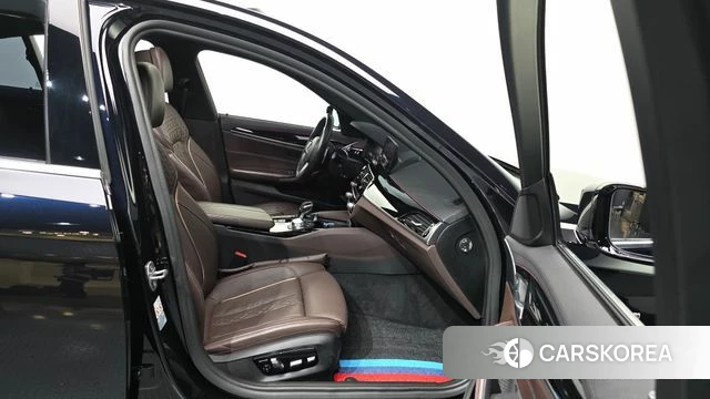 BMW 5 Series (G30) 2019 Синий из Кореи, фото 2