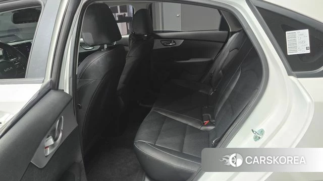 Kia The New K3 2nd generation 2022 Белый из Кореи, фото 2