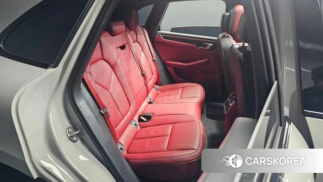 Porsche Macan 2023 Серебристо-серый из Кореи, фото 2