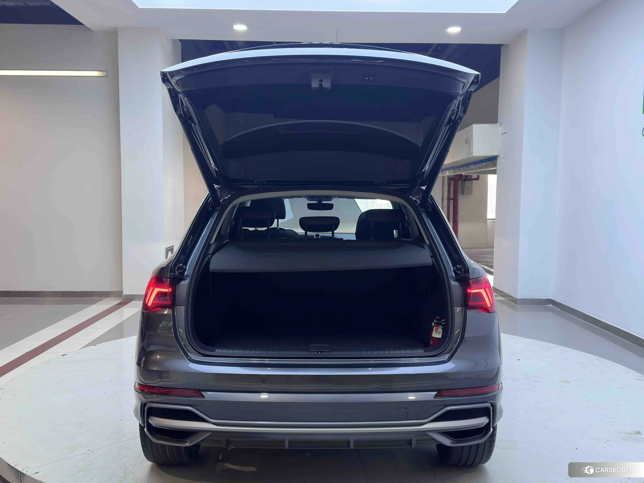 Audi Q3 2022 Темно-серый из Китая, фото 2