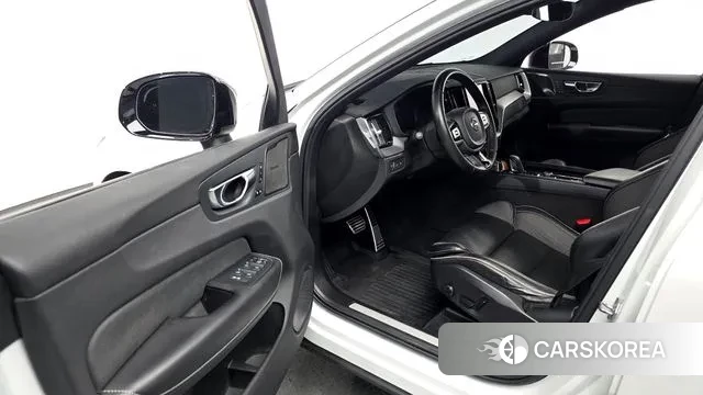 Volvo XC60 second Generation 2021 Белый из Кореи, фото 2