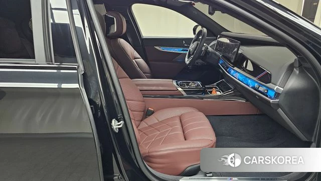BMW 7 Series (G70) 2025 Черный из Кореи, фото 2