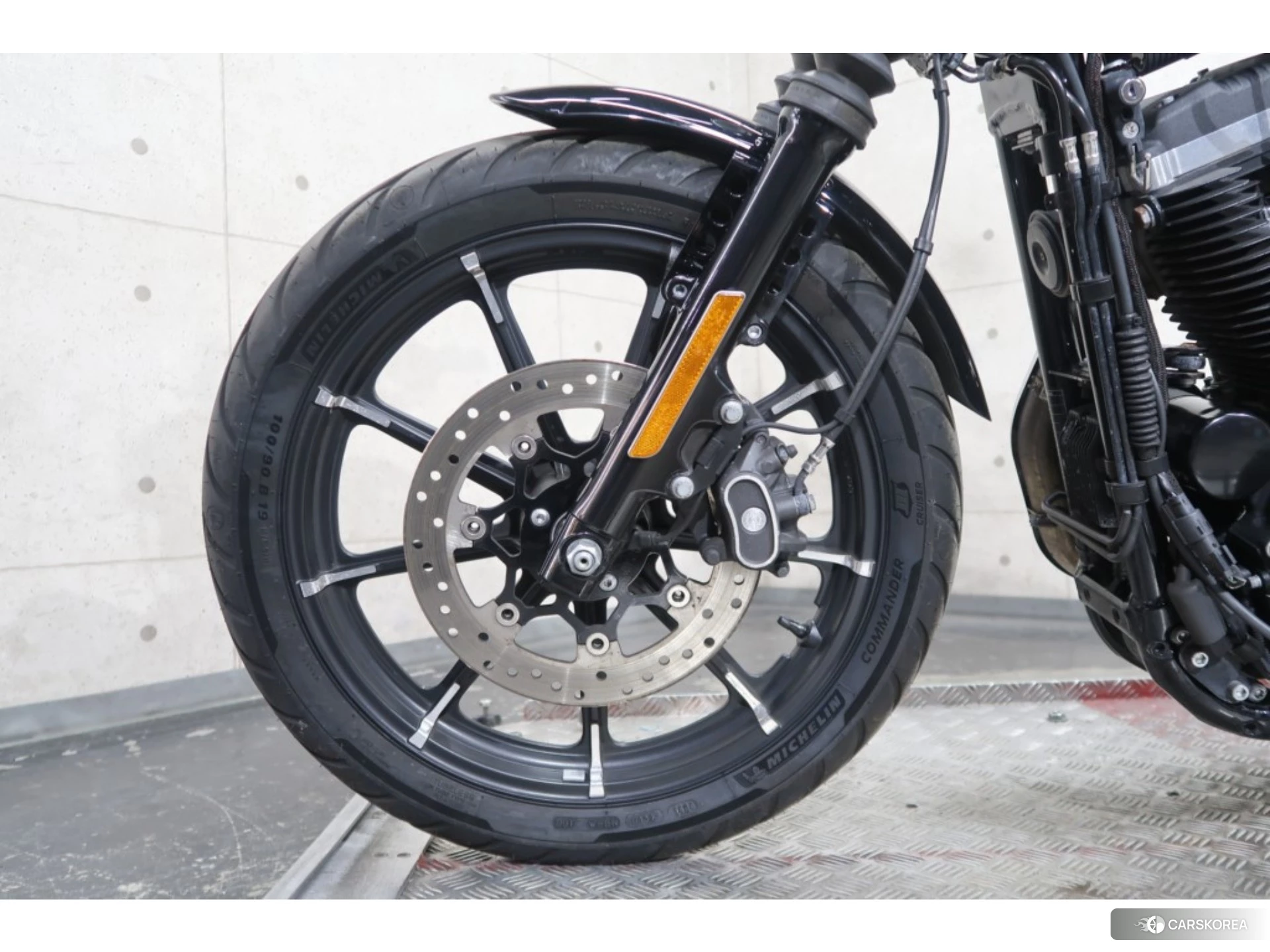 Harley-Davidson Sportster XL883N 2018 из Японии, фото 2
