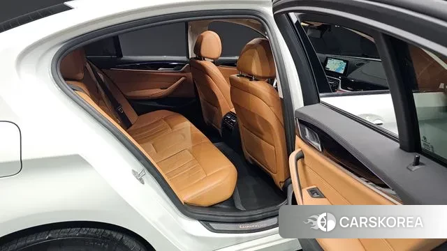 BMW 5 Series (G30) 2018 Белый из Кореи, фото 2