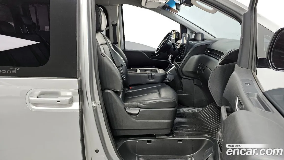 Hyundai Staria 2021 Серебряный из Кореи, фото 2