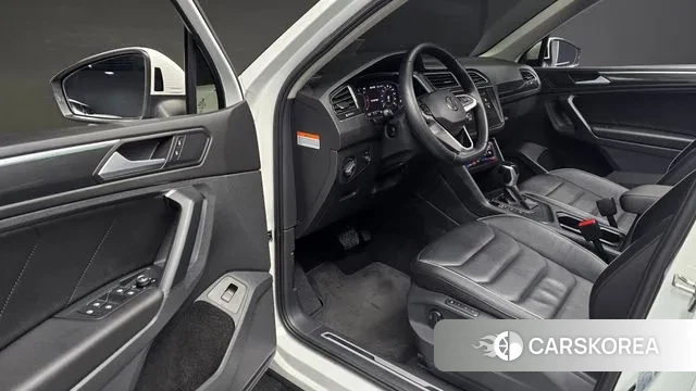 Volkswagen Tiguan second Generation 2023 Белый из Кореи, фото 2