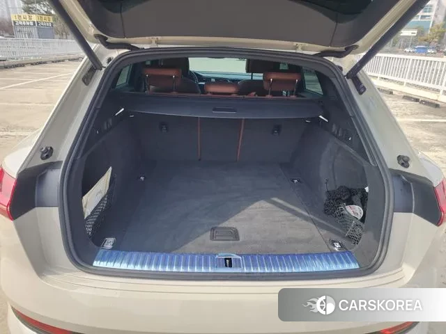 Audi e-Tron 2022 Жемчужный цвет из Кореи, фото 2