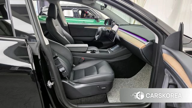 Tesla Model Y 2023 Черный из Кореи, фото 2