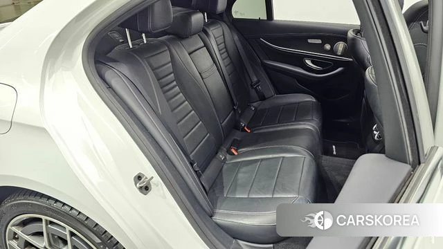 Mercedes-Benz E-Class W213 2022 Белый из Кореи, фото 2