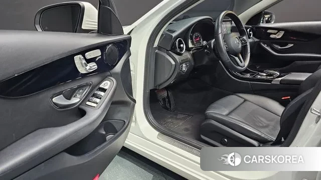 Mercedes-Benz C-Class W205 2020 Белый из Кореи, фото 2