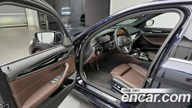 BMW 5 Series (G30) 2022 Черный из Кореи, фото 2