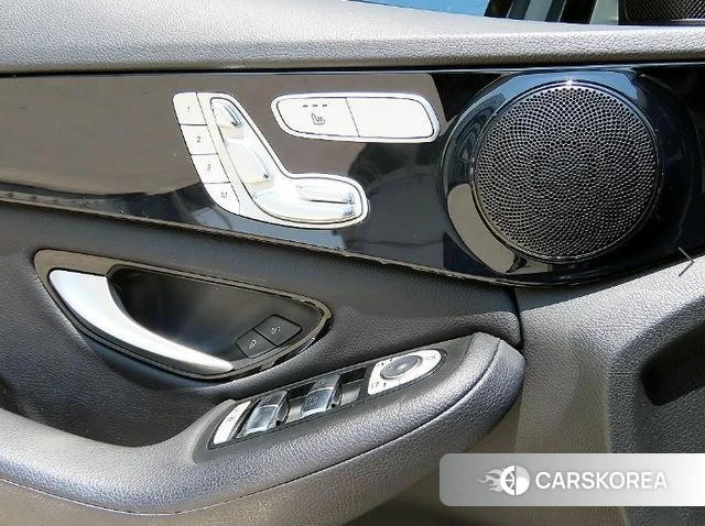Mercedes-Benz C-Class W205 2018 Белый из Кореи, фото 2