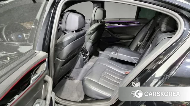 BMW 5 Series (G30) 2023 Черный из Кореи, фото 2