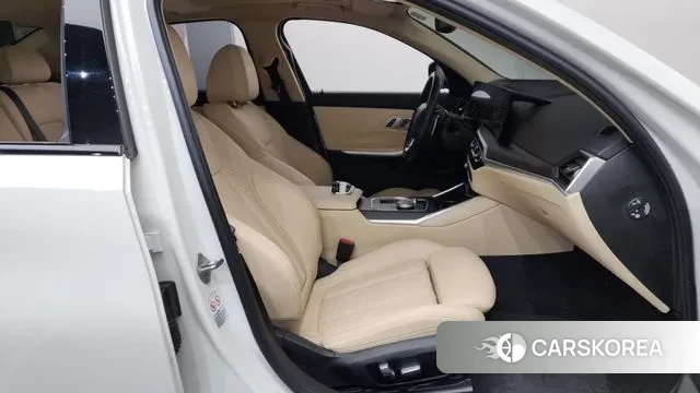 BMW 3 Series (G20) 2022 Белый из Кореи, фото 2