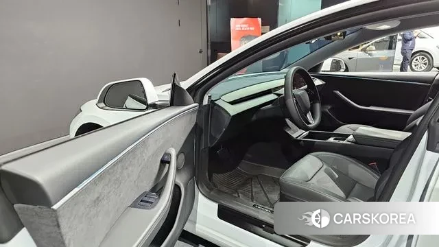 Tesla Model 3 2025 Белый из Кореи, фото 2