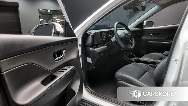 Hyundai Kona (SX2) 2023 Белый из Кореи, фото 2