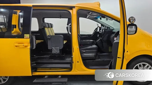 Hyundai Staria 2024 Желтый из Кореи, фото 2