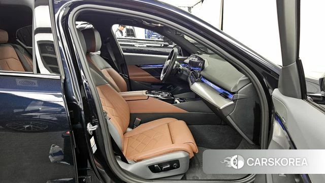 BMW 5 Series (G60) 2024 Синий из Кореи, фото 2