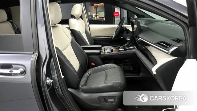 Toyota Sienna 4th Generation 2025 Серый из Кореи, фото 2