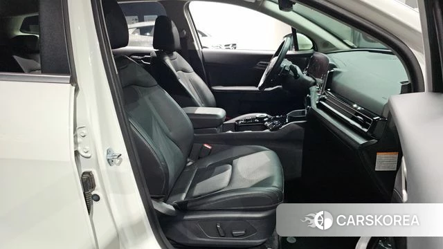 Kia Sportage 5th Generation Hybrid 2023 Белый из Кореи, фото 2