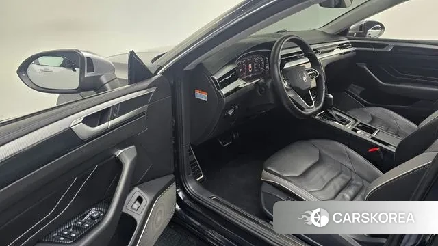 Volkswagen Arteon 2023 Черный из Кореи, фото 2