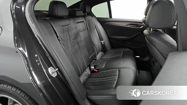 BMW 5 Series (G30) 2018 Серый из Кореи, фото 2