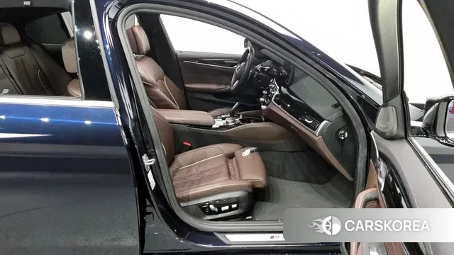 BMW 5 Series (G30) 2022 Черный из Кореи, фото 2