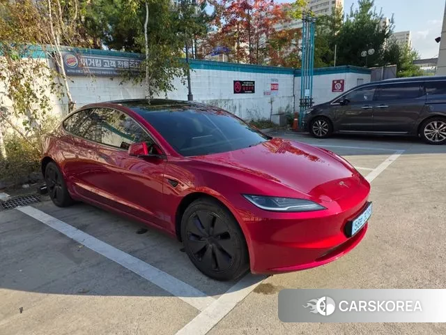 Tesla Model 3 2024 Красный из Кореи, фото 2